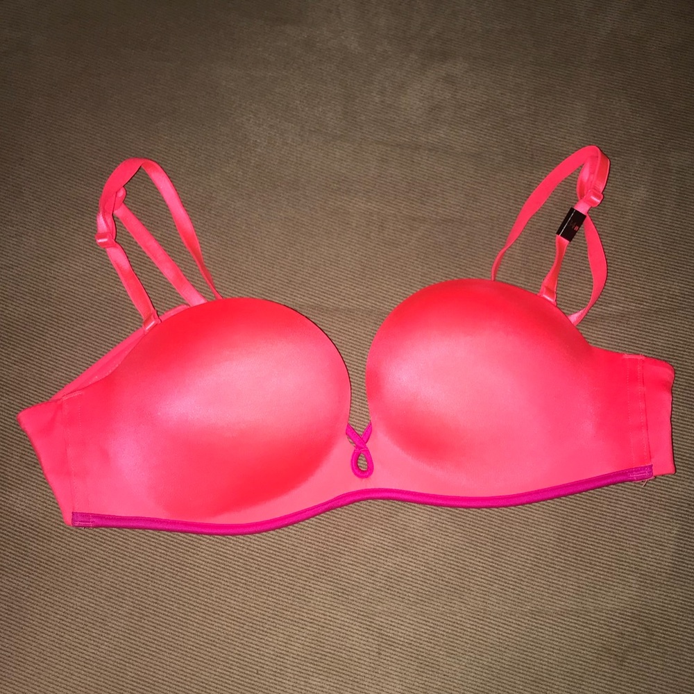 NWT Victoria’s Secret bombshell bra 34B
